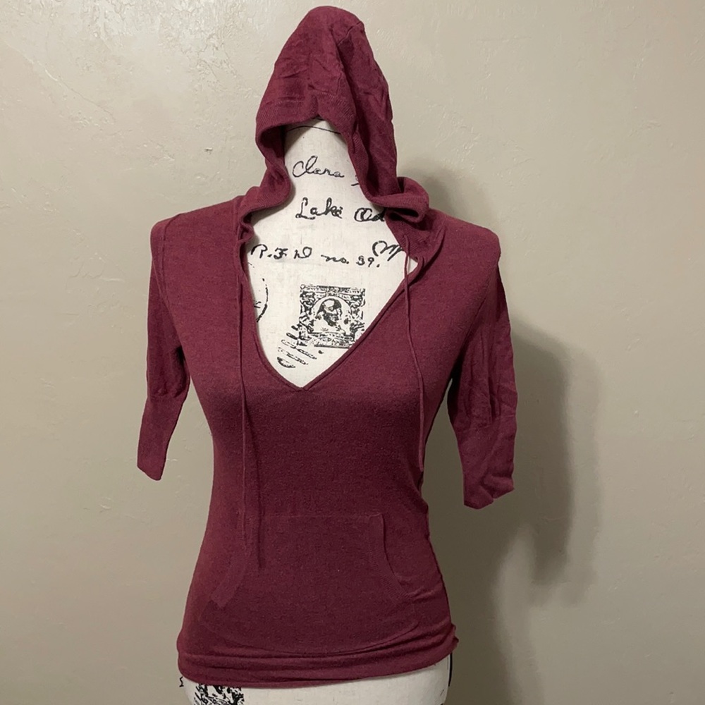 Short sleeve V-neck shirt